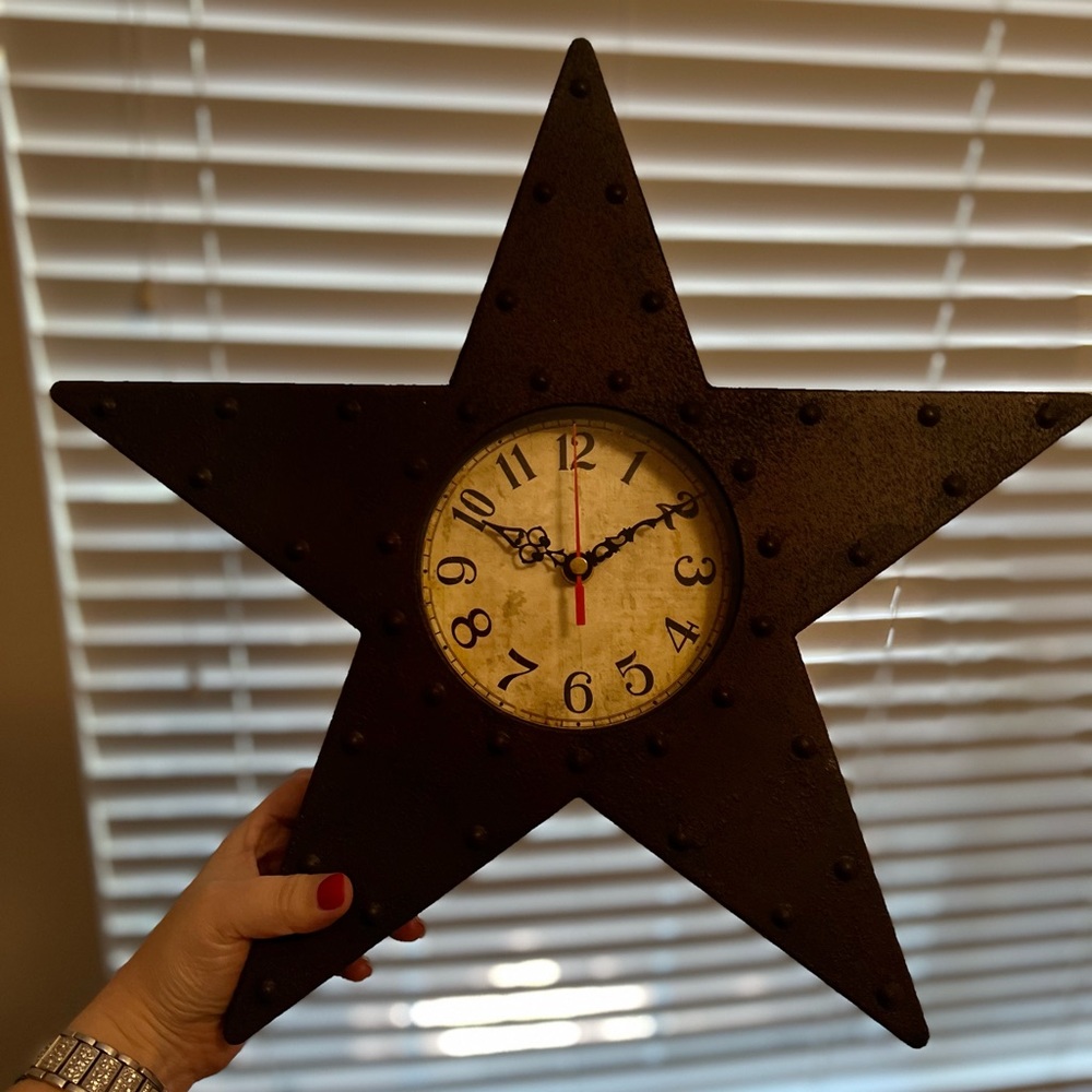 Rustic star clock